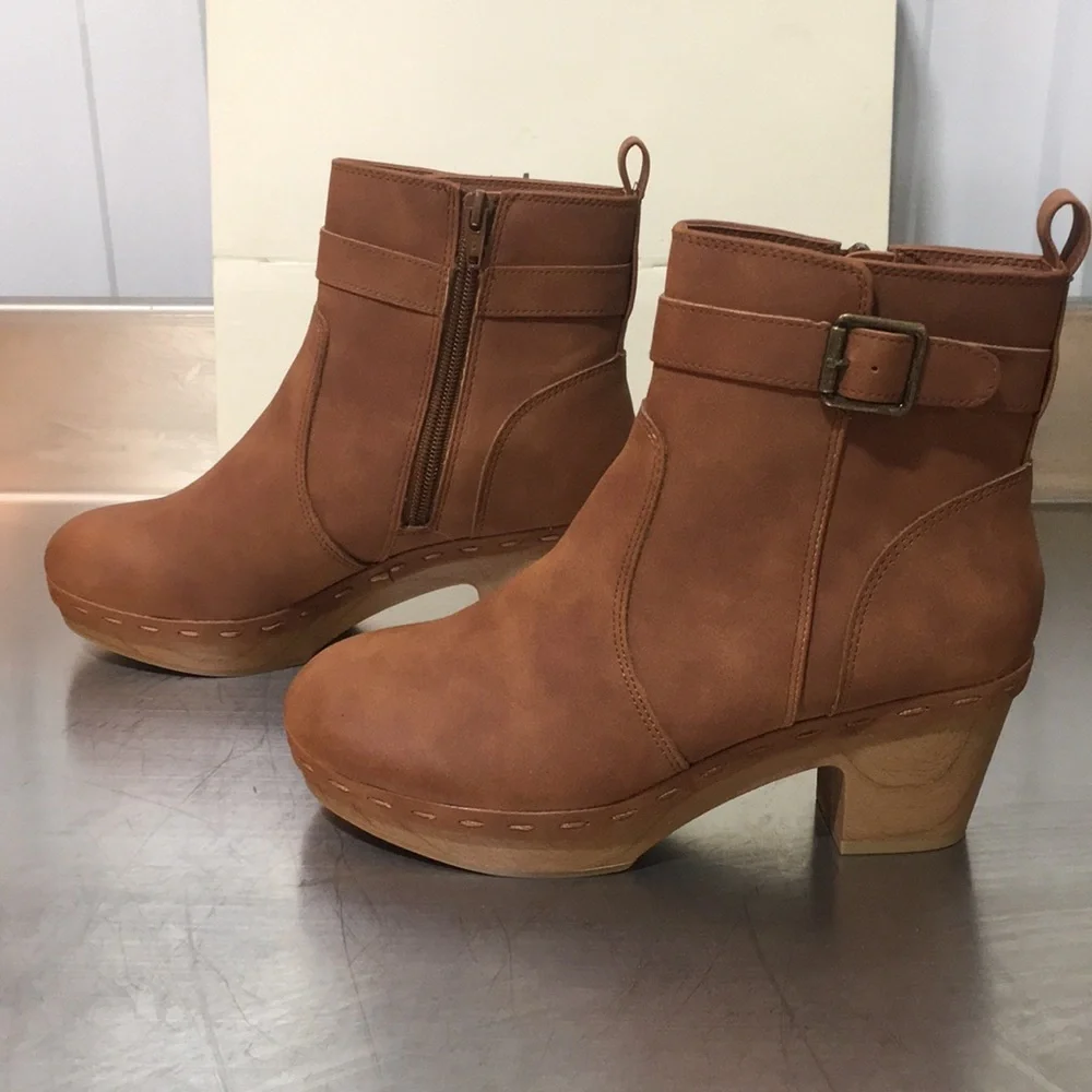 New WB Woman’s Style & Co. Women's Brown Ankle Boots